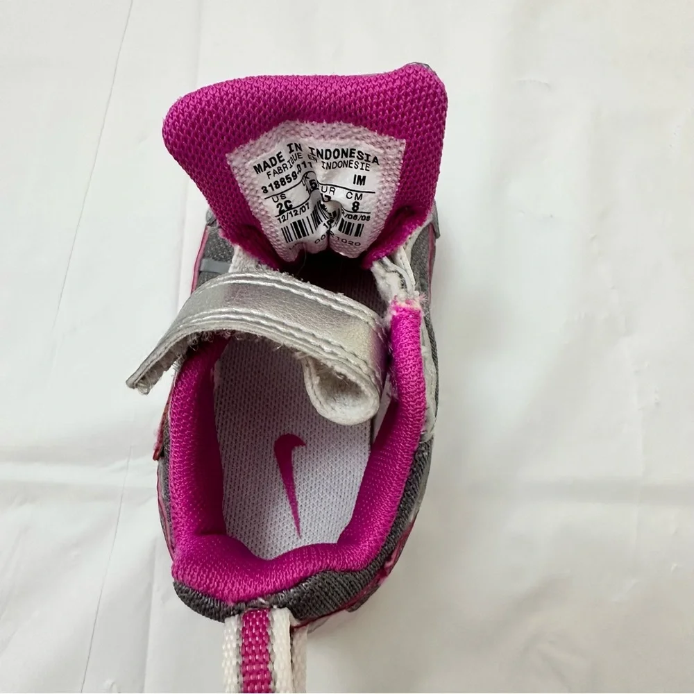 Nike‎ Kids Sneakers - Silver and Pink